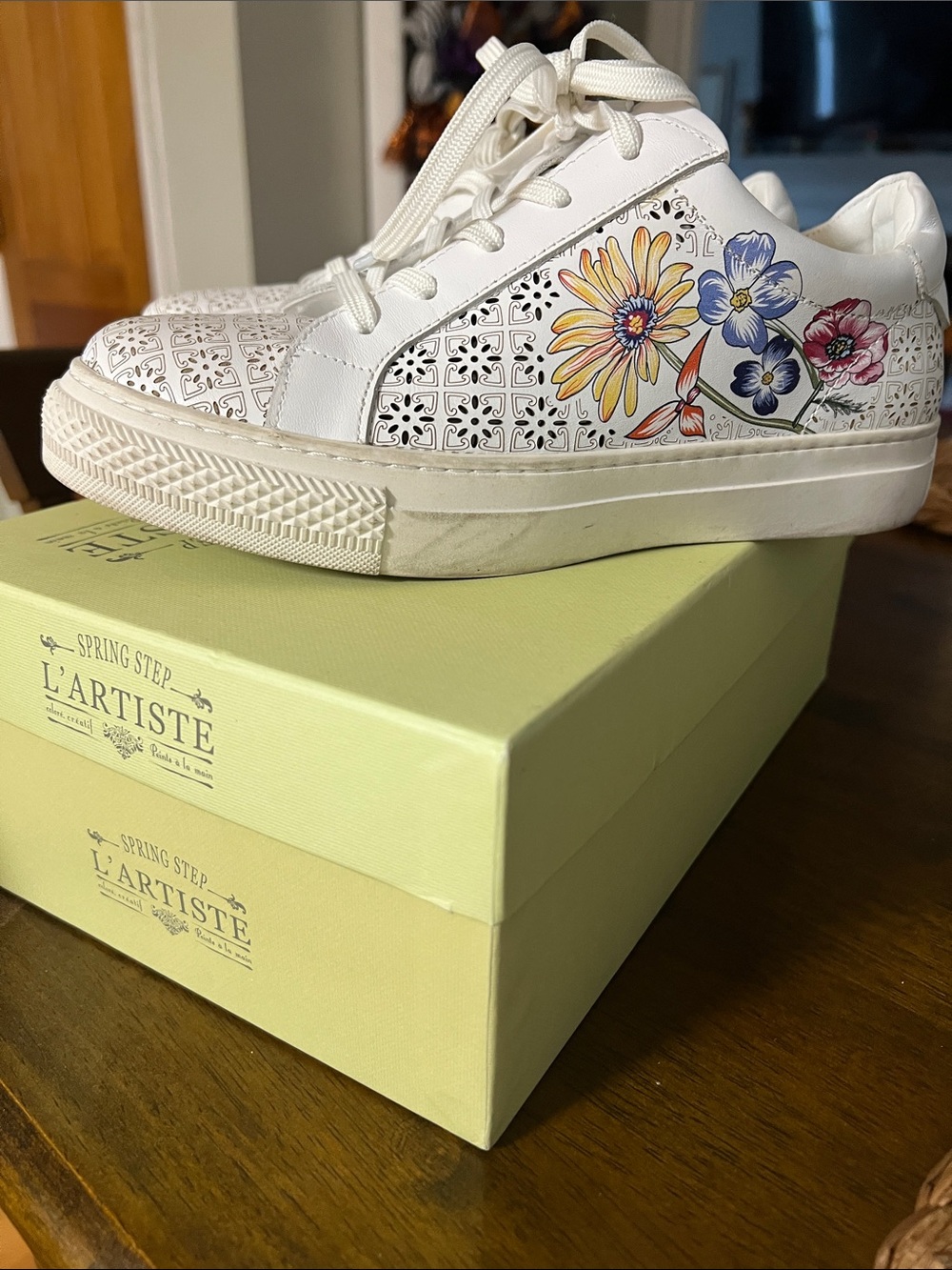 L'ARTISTE White Laser-Cut hand painted Floral Accent Sneaker- size 7.5-8